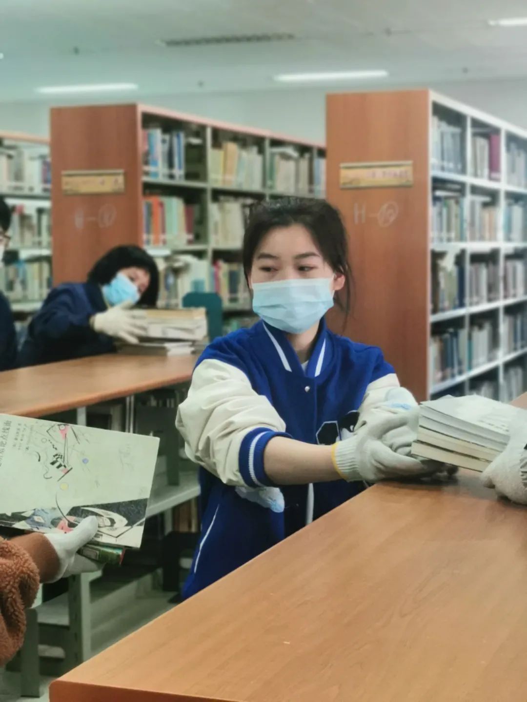 活动照片 (3)(1).jpg 活动照片 (3)(1).jpg